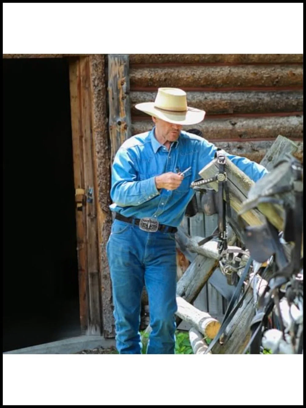 Men's Western Cowboy Belt with Engraved Buckle